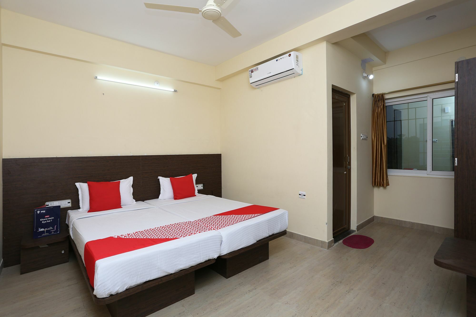 Oyo 11343 Hotel Sai International Bhubaneswar Buitenkant foto