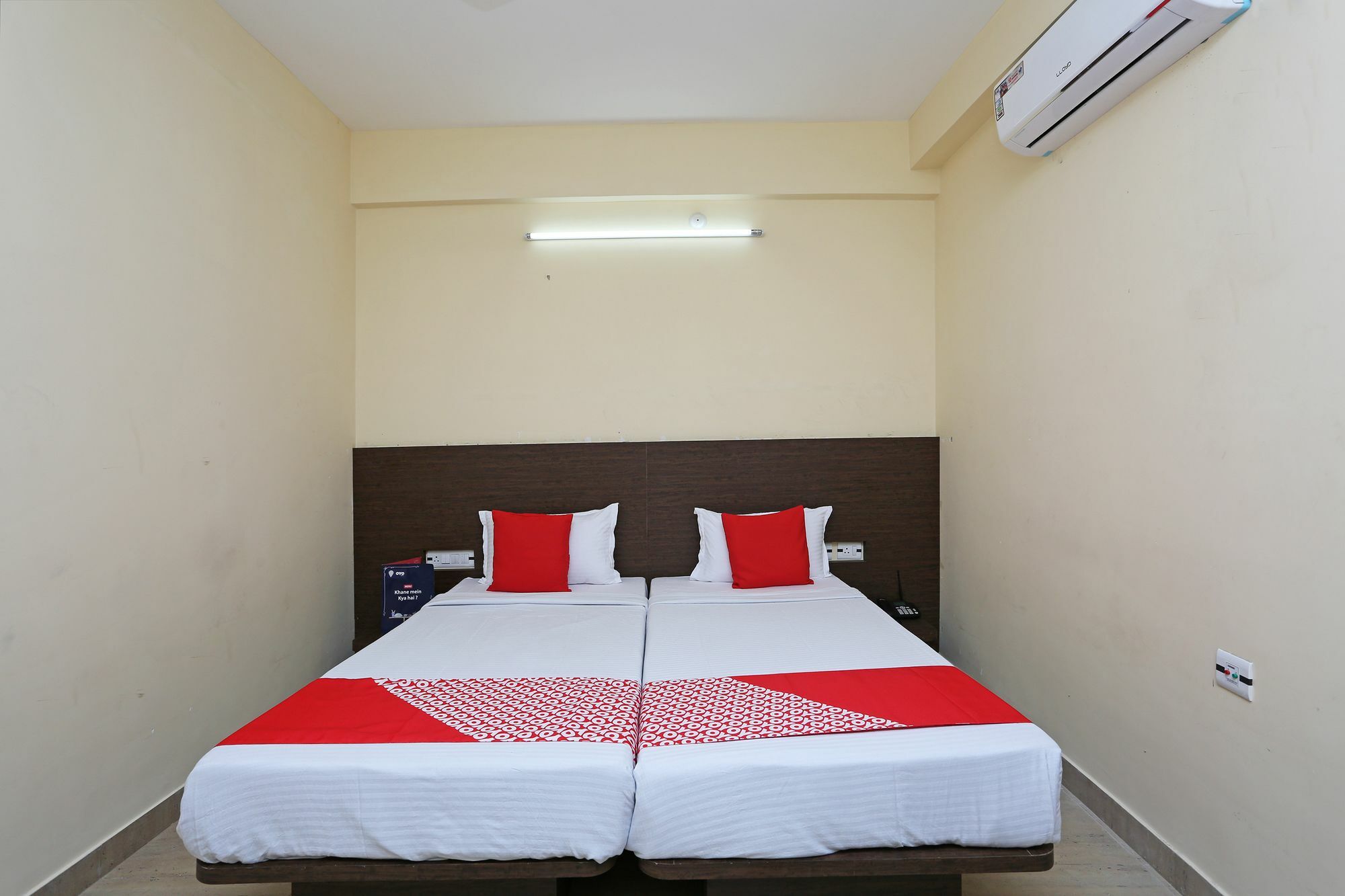Oyo 11343 Hotel Sai International Bhubaneswar Buitenkant foto