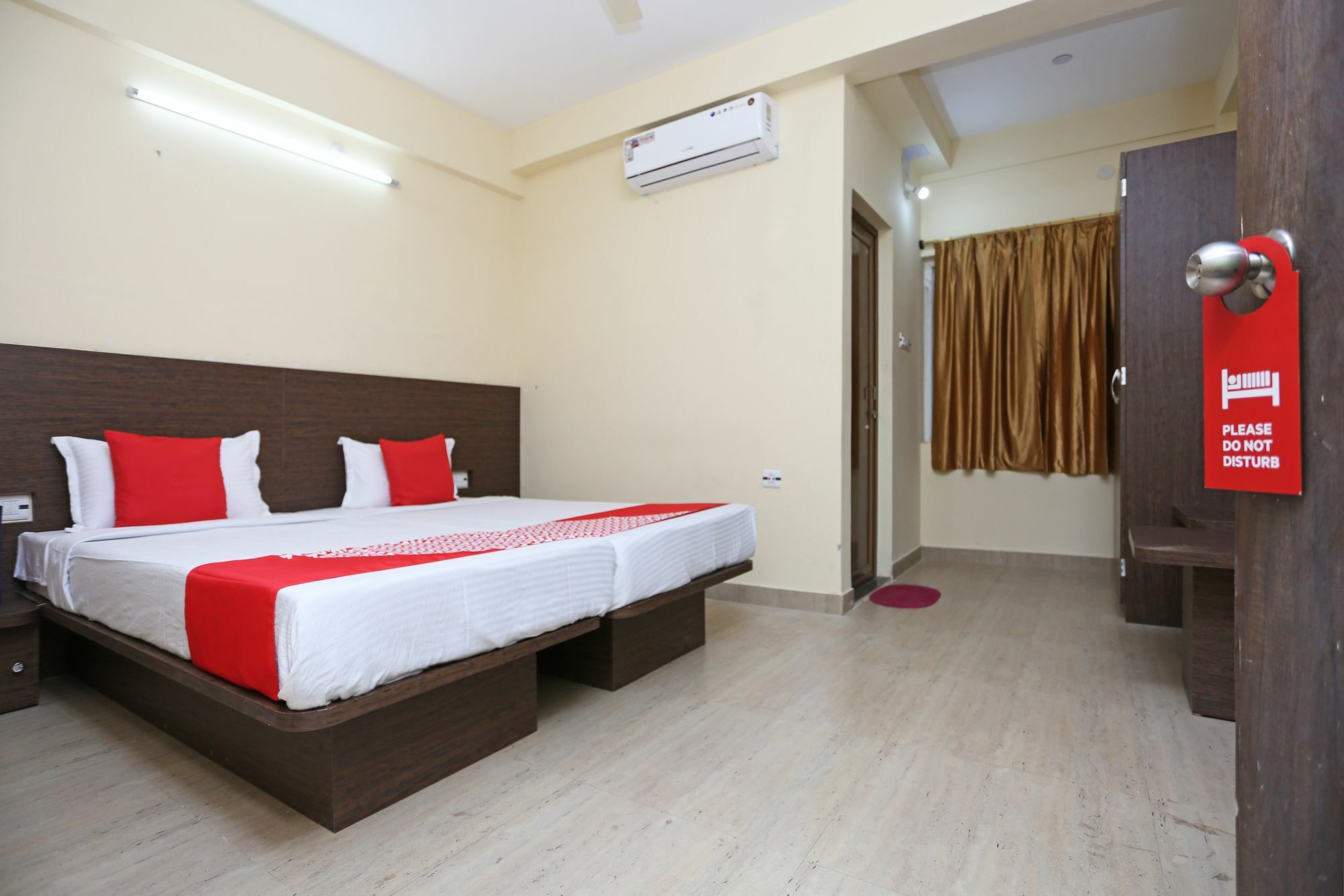 Oyo 11343 Hotel Sai International Bhubaneswar Buitenkant foto