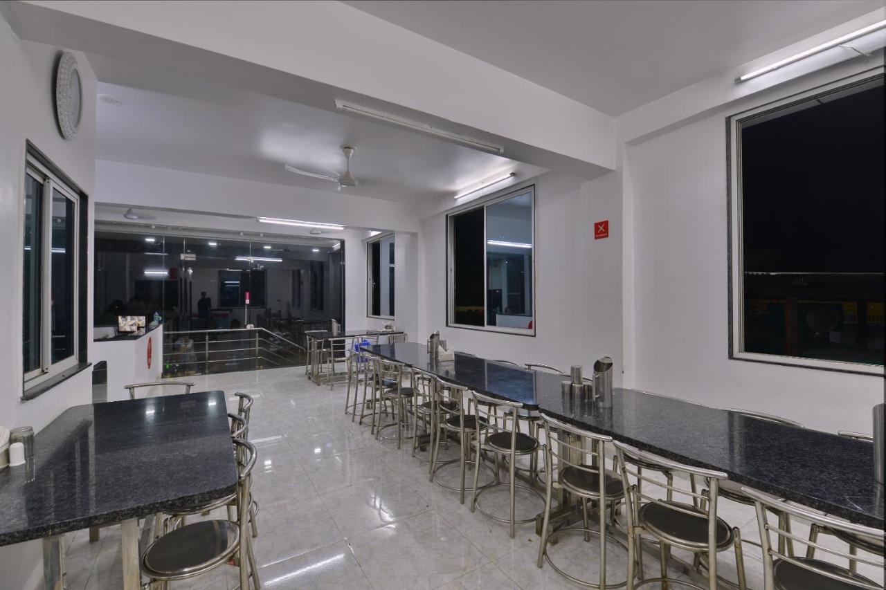 Oyo 11343 Hotel Sai International Bhubaneswar Buitenkant foto